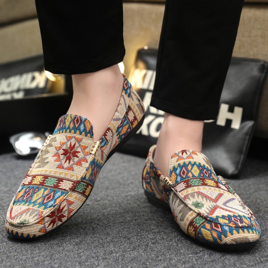 Summer breathable loafers, men's slip-on casual soft-soled cloth shoes, trendy and versatile for young men, foreign trade. Summer breathable loafers, men's slip-on casual soft-soled cloth shoes, trendy and versatile for young men, foreign trade.