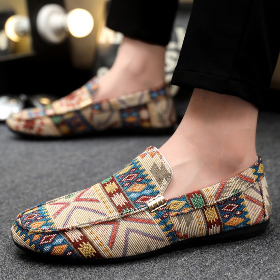 Summer breathable loafers, men's slip-on casual soft-soled cloth shoes, trendy and versatile for young men, foreign trade. Summer breathable loafers, men's slip-on casual soft-soled cloth shoes, trendy and versatile for young men, foreign trade.